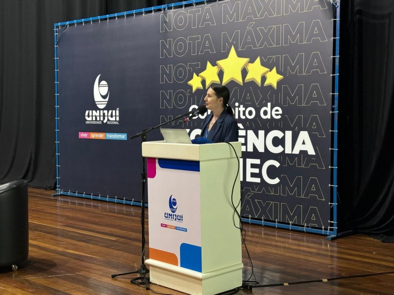 arquivos/tinyMCE4/admmogly/curso-de-medicina-promove-aula-inaugural e-cerimonia-de-entrega-de-jalecos-aos-novos-estudantes/jalecos02.jpeg